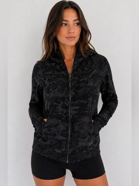 Lululemon Scuba Hoodie Black Camo Size 8 Thumbholes Zip Up
